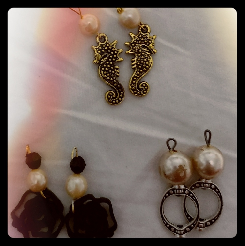Lot ot three 3 pairs of earrings